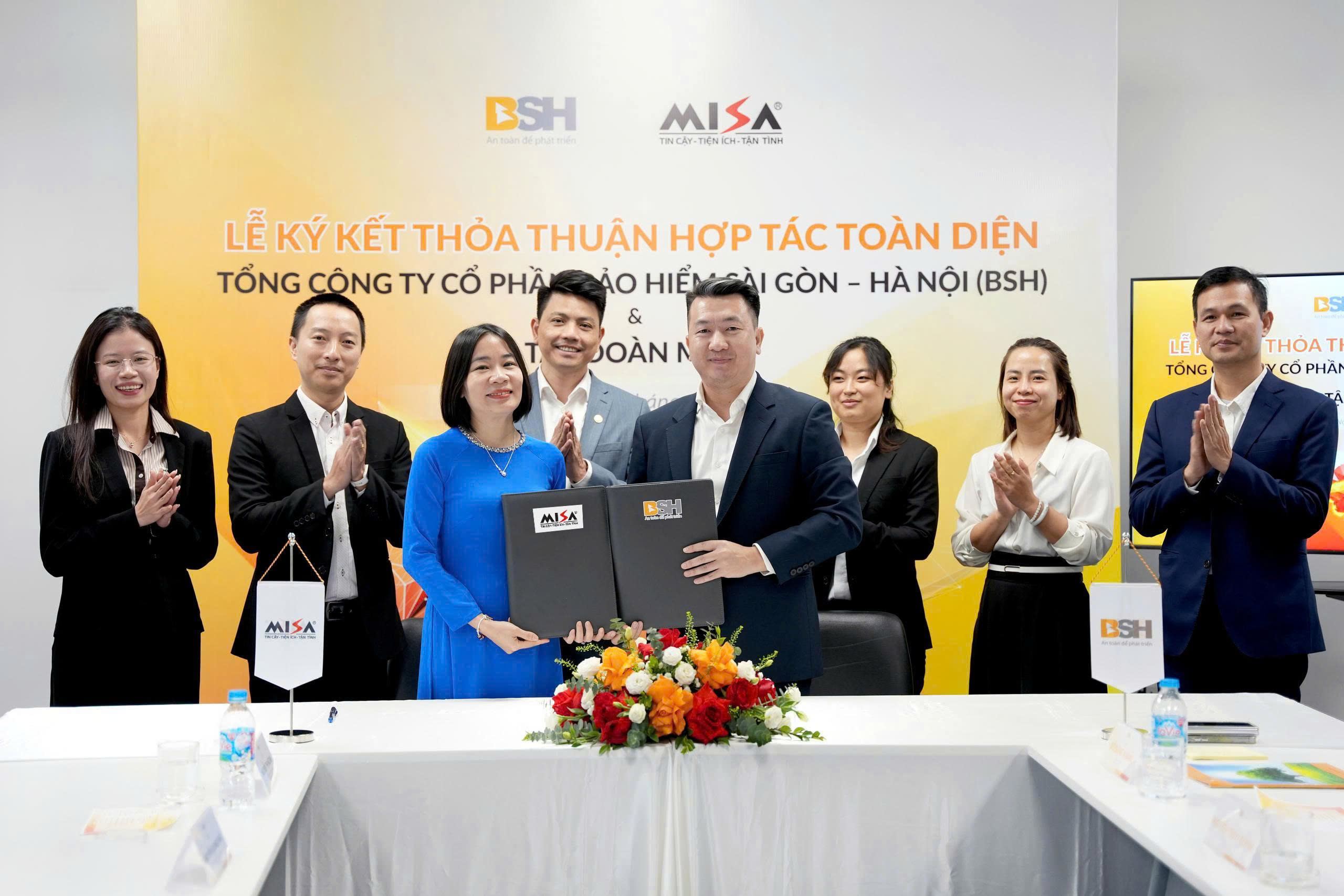 Lãnh đạo Tập đoàn MISA và Tổng công ty Cổ phần Bảo hiểm Sài Gòn – Hà Nội (BSH) ký kết Thỏa thuận hợp tác toàn diện misa-bsh